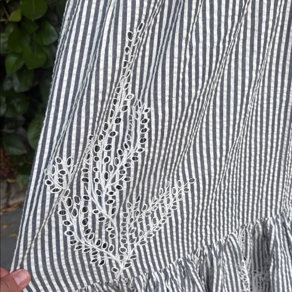 Tory Burch Midi Dress Eyelet Seersucker Grey Off Shoulder Ruffle Feminine - Picture 12 of 14